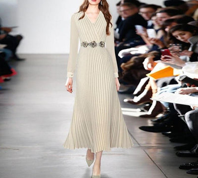 Vestido Longo Bege Dos Anos 1940