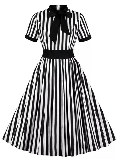 Vestido Trapézio Vintage Com Cinto Laço