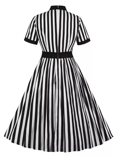 Vestido Trapézio Vintage Com Cinto Laço