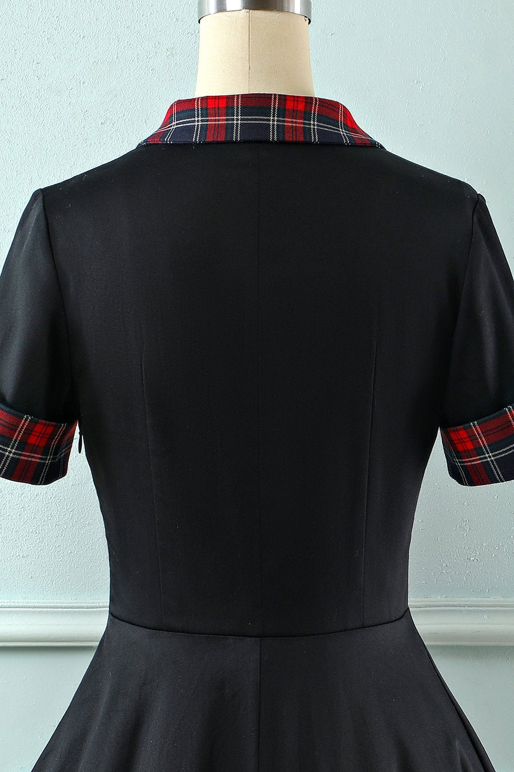 Vestido Vintage Com Gola Redonda