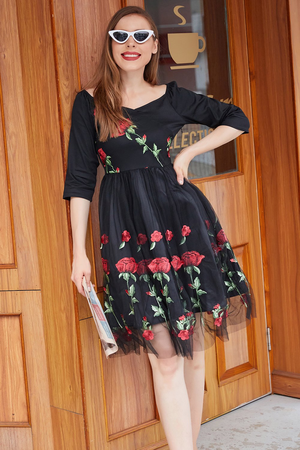 Vestido Vintage Preto Com Bordado De Rosas