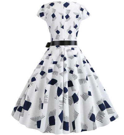 Vestido Dos Anos 50 Com Estampas Modernas