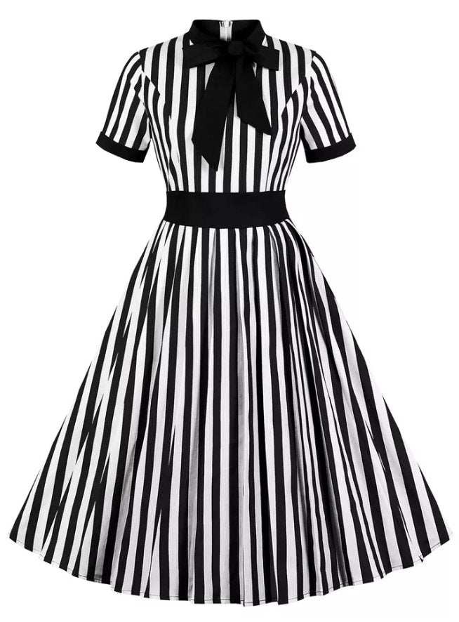 Vestido Trapézio Vintage Com Cinto Laço