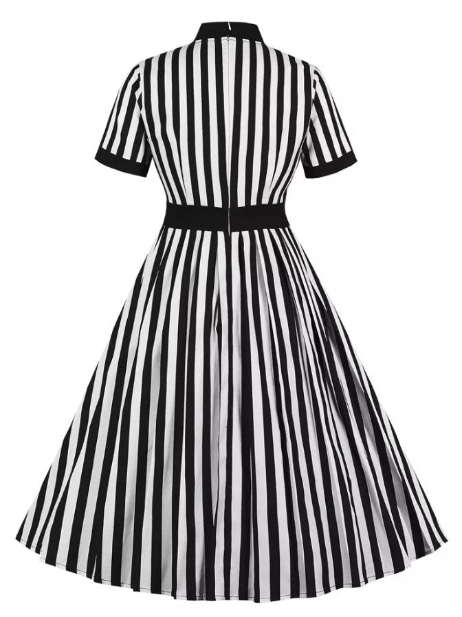 Vestido Trapézio Vintage Com Cinto Laço