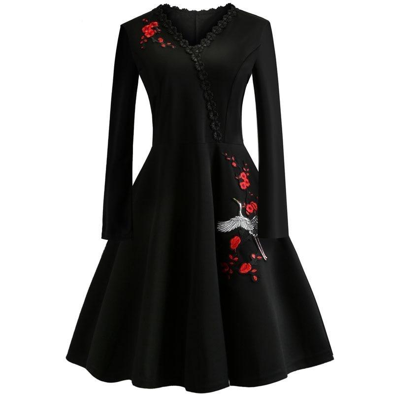 Vestido Vintage Plus Size Preto Com Flores Bordadas