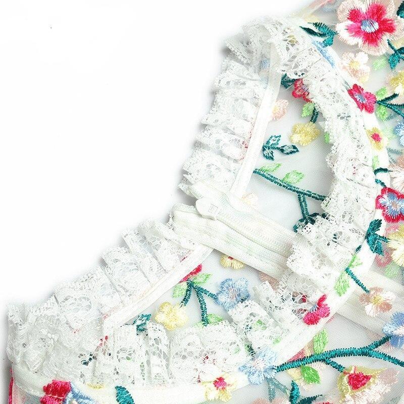 Vestido Branco Moderno Vintage