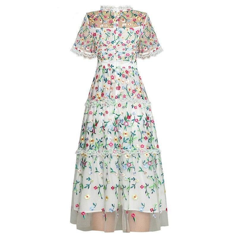 Vestido Branco Moderno Vintage