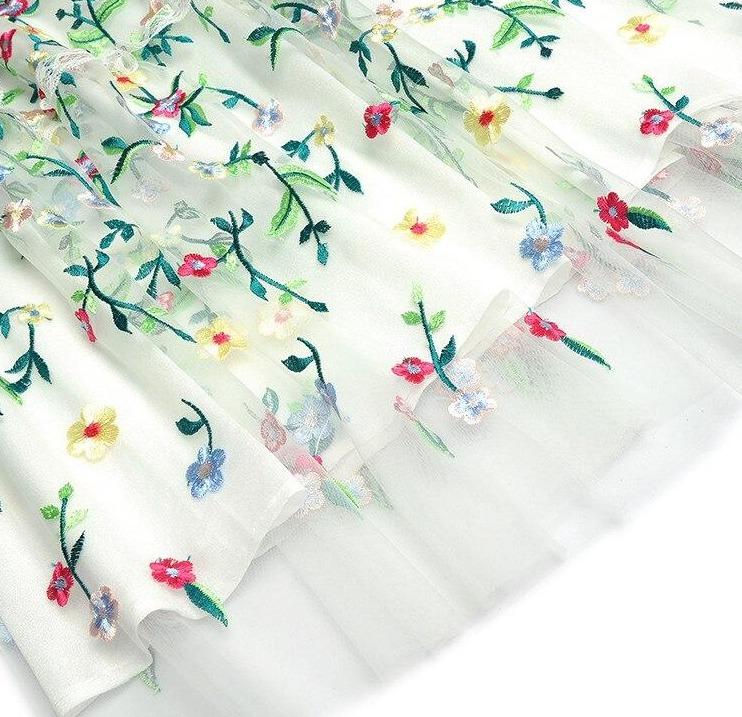 Vestido Branco Moderno Vintage