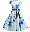 Pin-Up De Vestido Vintage Com Flores Brancas